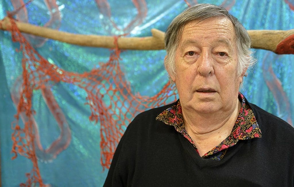 ART COMPASS - Courtesy of kajetan Berlin - Portrait Claude Viallat-dans-son-atelier