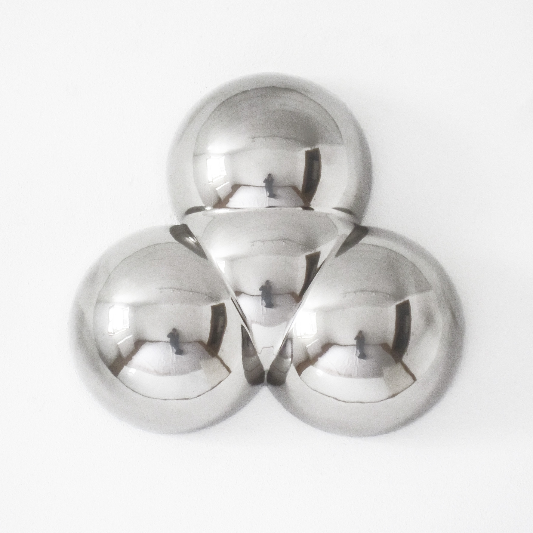 OTTO SCHERER_wandtorso_keramik_platin_45x45x12cm_2022_druck OTTO SCHERER - Wandtorso - Image 1