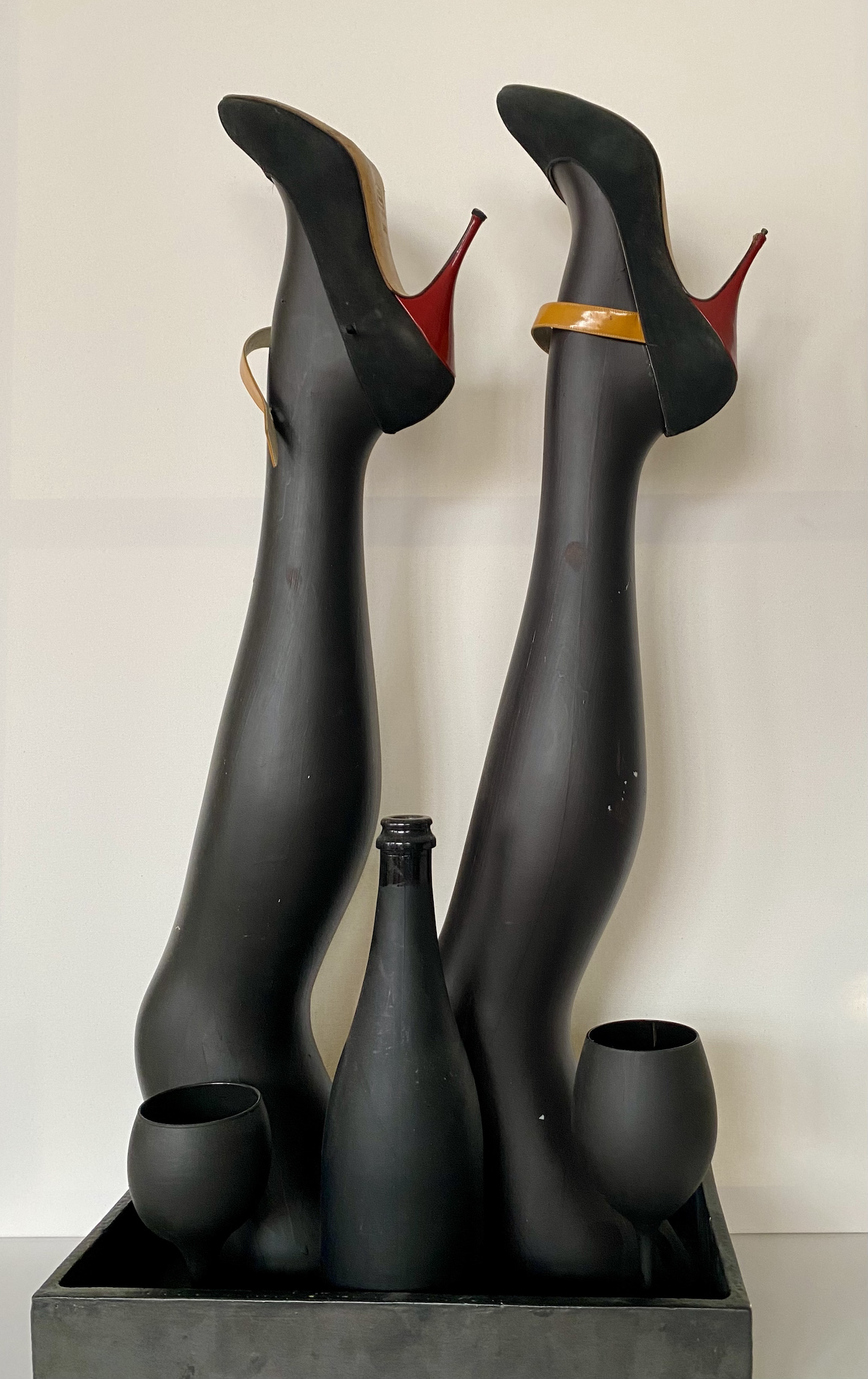 ELVIRA BACH I Große Erlebnisse I 2002 I Installation I 77x36x22 cm ELVIRA BACH - Große Erlebnisse, 1989 - Image 1