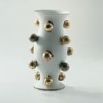 DANIEL KRUGER - Vase mit Goldkugeln