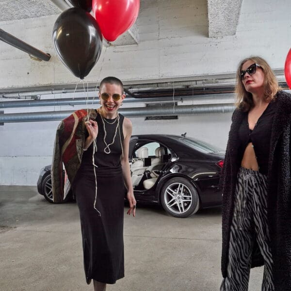 ART COMPASS - MK Kaehne - Party Girls